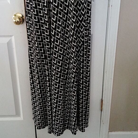 White House Black Market black white halter maxi dress Sz 8 - Picture 2 of 8